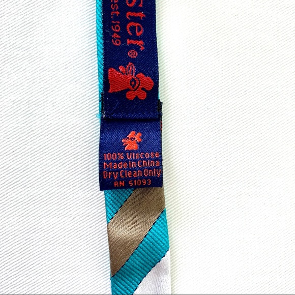 Rooster Bow Tie Fully Adjustable - Picture 6 of 6